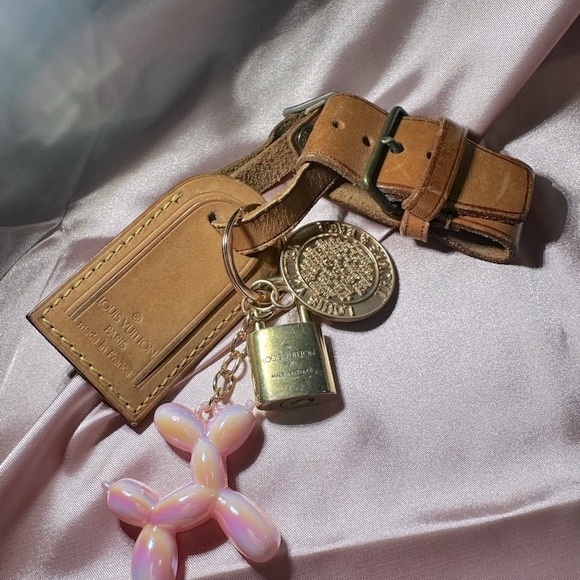 Louis Vuitton Bag Charm Gold with LV Luggage Tag and LV PadLock and Pink Balloon - Picture 15 of 17